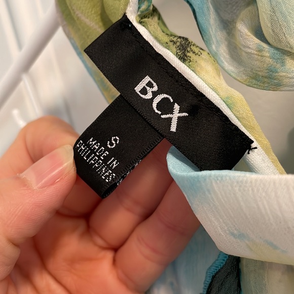 BCX Abstract Watercolor Ruffle Halter Top Tie-Neck on Back in Small - Picture 4 of 9